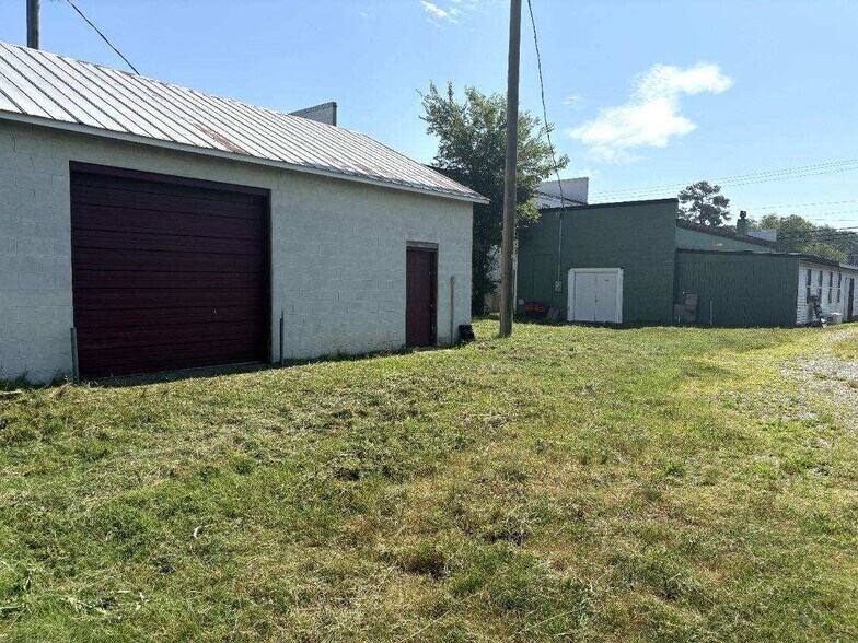 26 Main Street, Mathews, VA à vendre - Photo de l’immeuble – Image 3 sur 10
