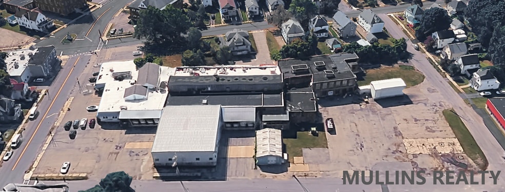 331-335 N Main St. & W 8th Ave., Gloversville, NY à vendre - Aérien – Image 1 sur 10