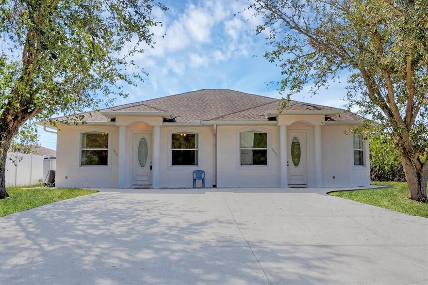 12113 Capilla Ln, North Port, FL à vendre - Photo de l’immeuble – Image 3 sur 44