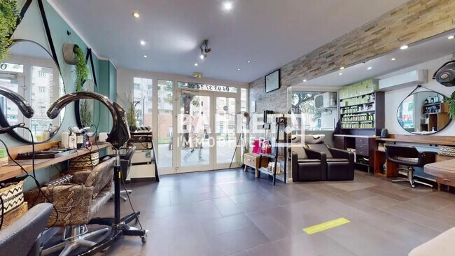 Plus de détails pour Local commercial à vendre