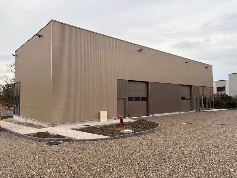 Local d’activités dans Jons à louer Photo de l’immeuble– Image 1 sur 9