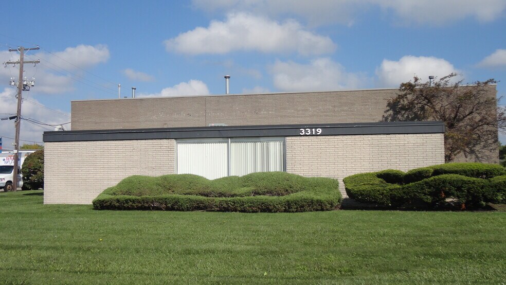 3319 E Ten Mile Rd, Warren, MI à louer - Photo de l’immeuble – Image 3 sur 5