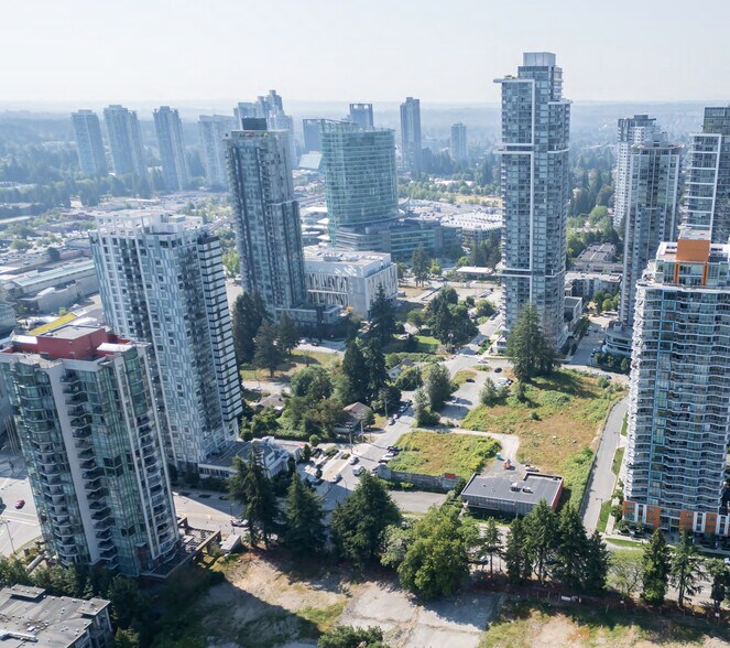 13328 104 Av, Surrey, BC à vendre - Photo de l’immeuble – Image 2 sur 5