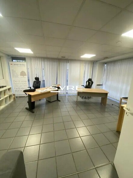 Local commercial dans Marseille à louer - Photo de l’immeuble – Image 2 sur 8