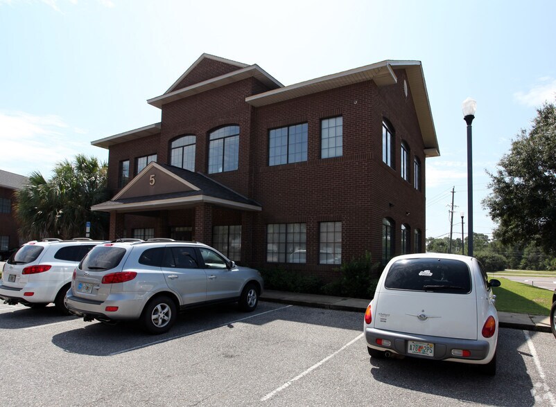 1101 Gulf Breeze Pky, Gulf Breeze, FL à vendre - Photo principale – Image 1 sur 2