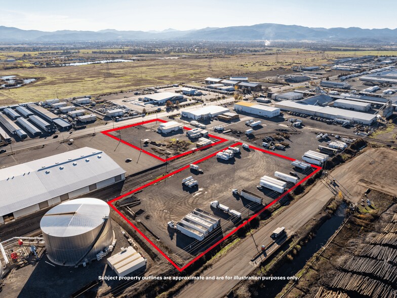 1405 Antelope Rd, White City, OR à vendre - Photo de l’immeuble – Image 3 sur 32