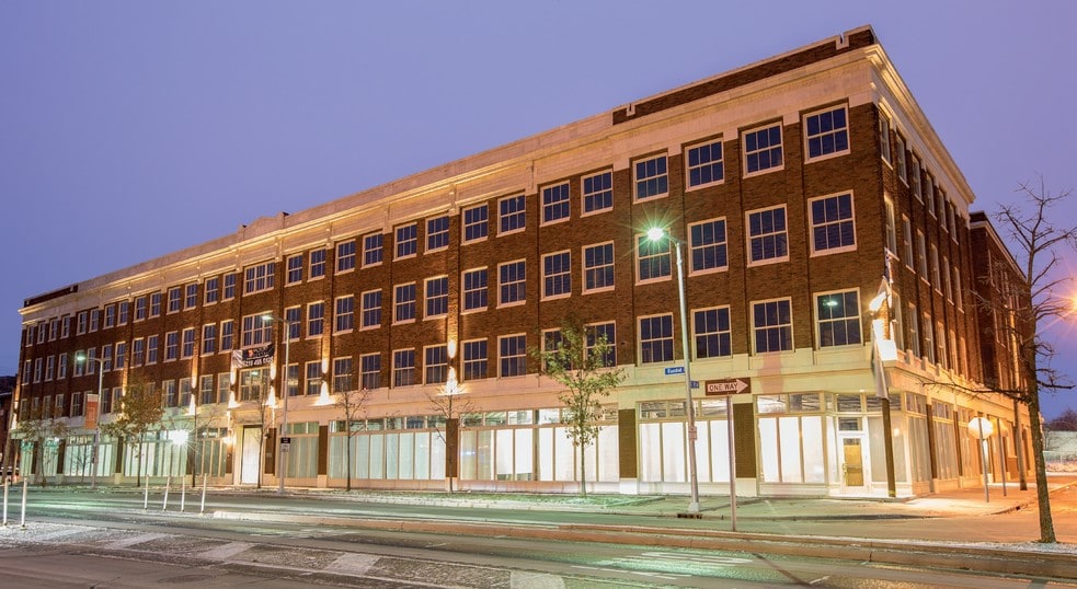 7012 Euclid Ave, Cleveland, OH à vendre - Photo principale – Image 1 sur 15