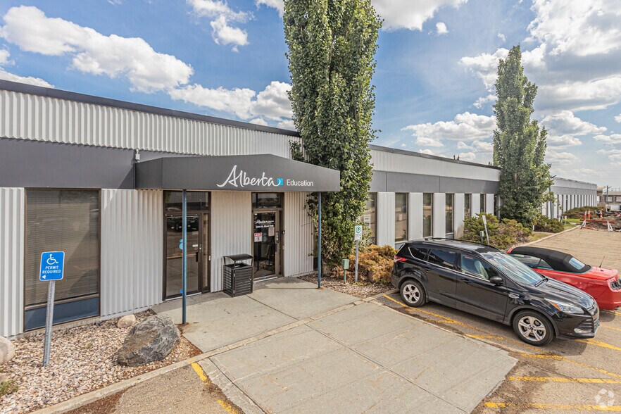 13140 St Albert Trl NW, Edmonton, AB à louer - Photo de l’immeuble – Image 3 sur 5