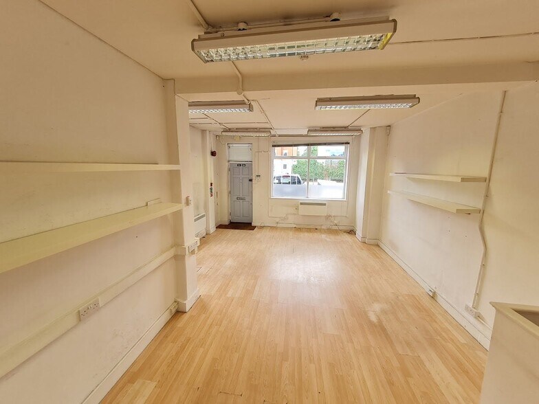 42 Upper Richmond Rd W, Londres à louer - Photo de l’immeuble – Image 3 sur 22