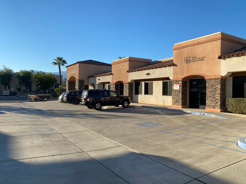 44550 Village Ct, Palm Desert, CA à louer - Photo de l’immeuble – Image 3 sur 18