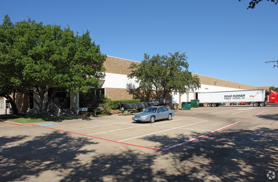11025-11035 Switzer Ave, Dallas, TX à louer - Photo de l’immeuble – Image 2 sur 6