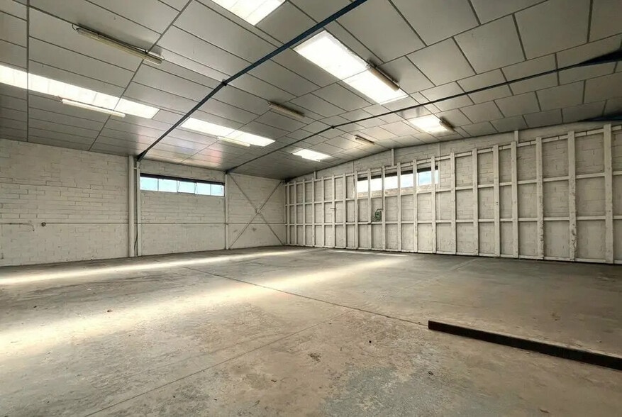 22 Rue D'Athenes, Vitrolles à louer - Photo de l’immeuble – Image 3 sur 10