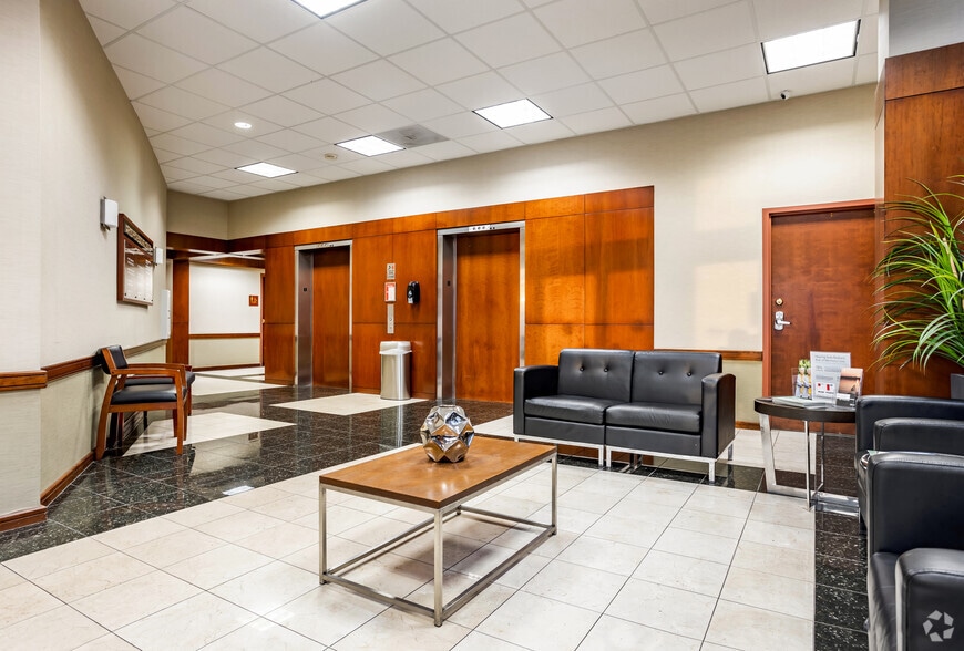 11200 Seminole Blvd, Largo, FL à louer - Hall d’entrée – Image 3 sur 13