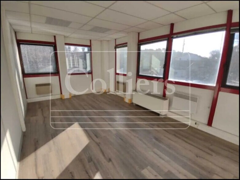 Bureau dans Meyreuil à louer - Photo de l’immeuble – Image 1 sur 5