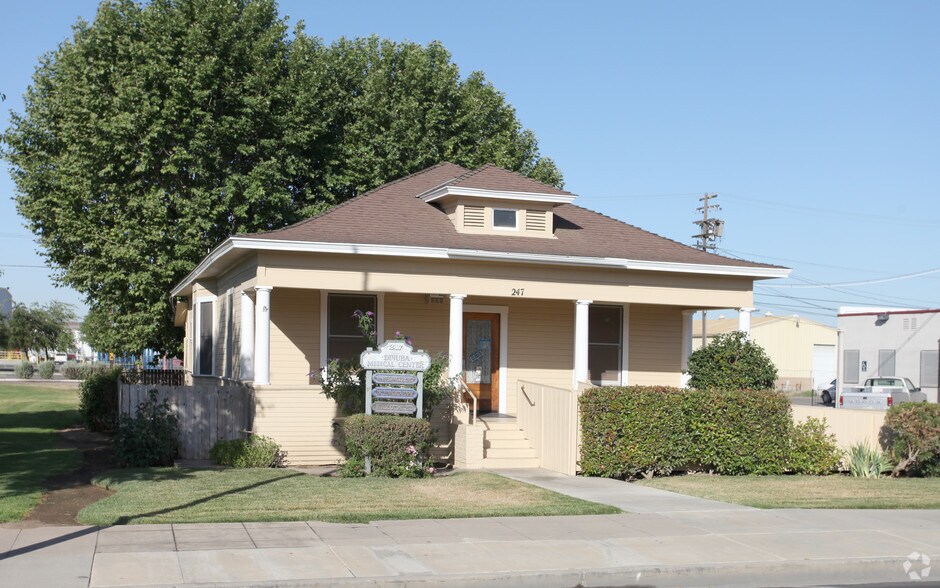 247 N L St, Dinuba, CA à vendre - Photo de l’immeuble – Image 2 sur 2