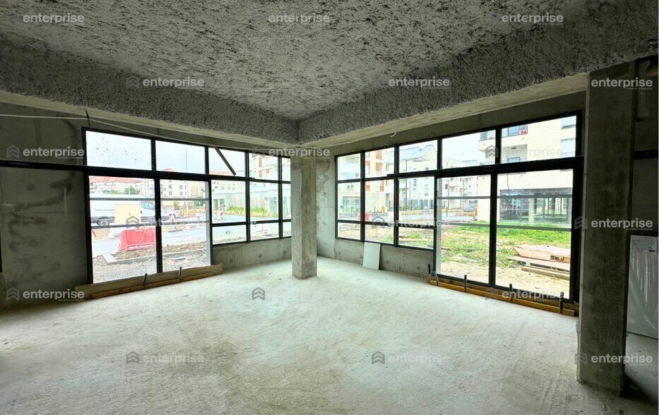 Local commercial dans Venette à vendre - Photo intérieure – Image 3 sur 5