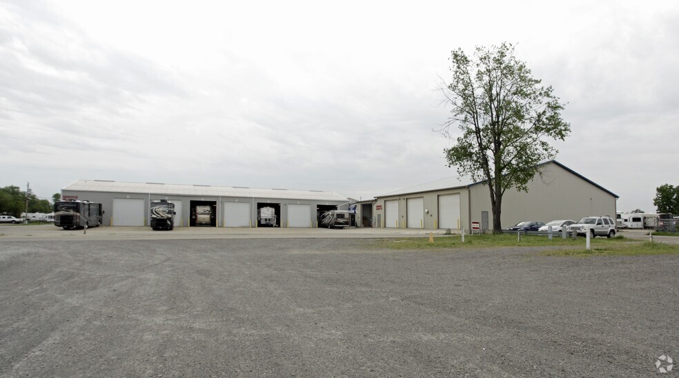2311 S Nappanee St, Elkhart, IN à vendre - Photo de l’immeuble – Image 3 sur 7
