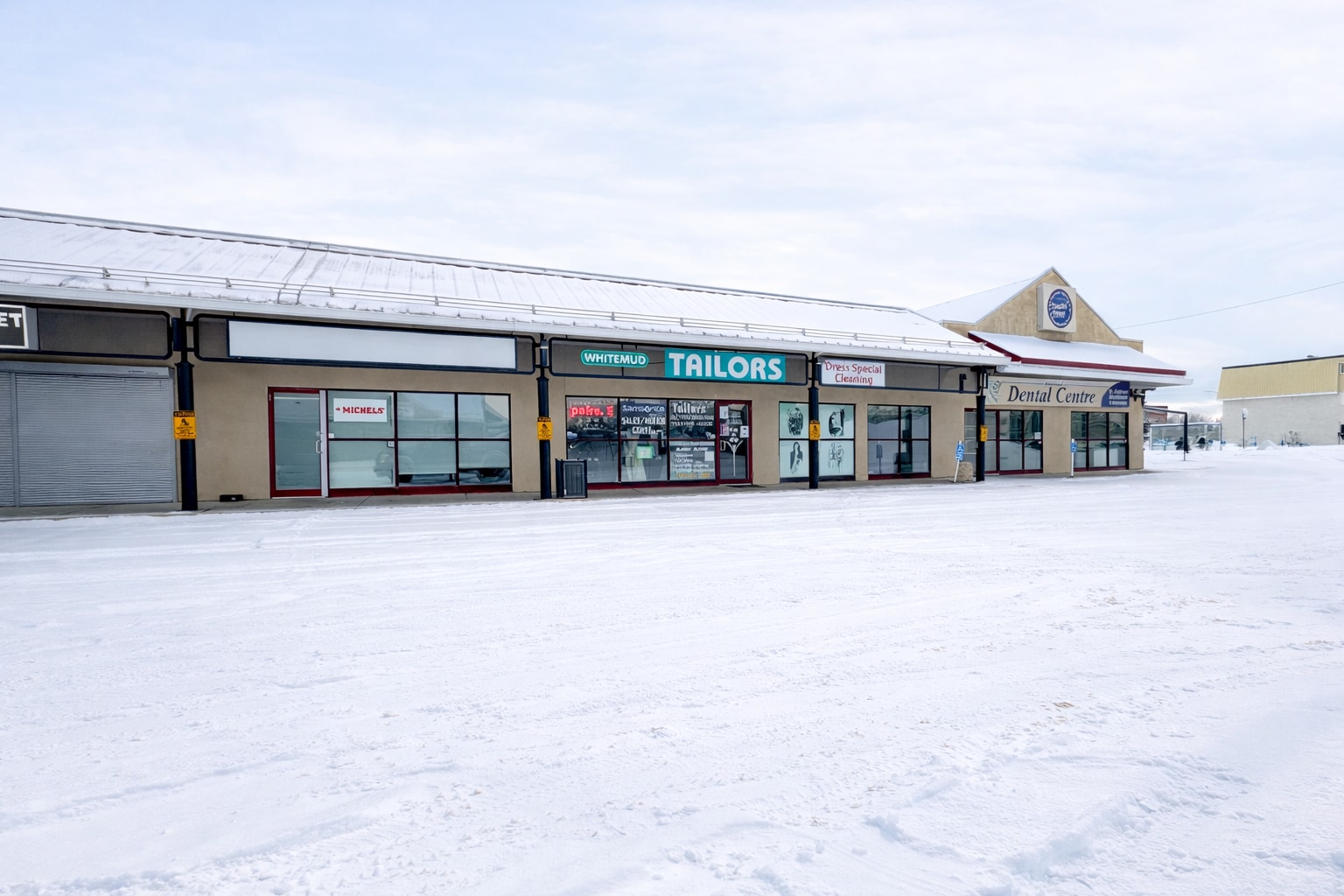 4211 106th St NW, Edmonton, AB à louer Photo intérieure– Image 1 sur 6