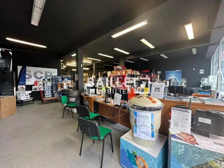 Industriel/Logistique dans Saint-Laurent-du-Var à louer - Photo de l’immeuble – Image 3 sur 20