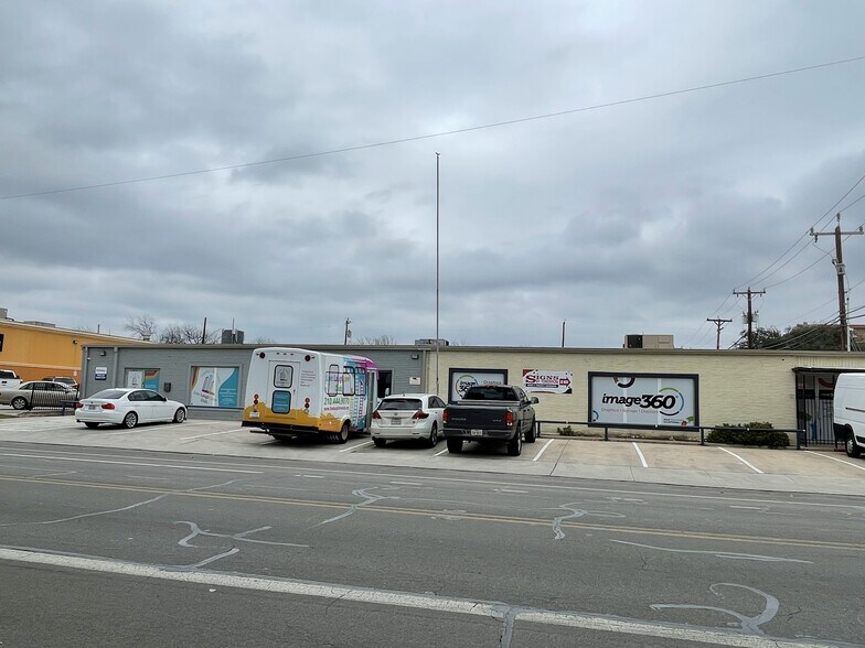 1202 N Flores St, San Antonio, TX à louer - Photo principale – Image 1 sur 20