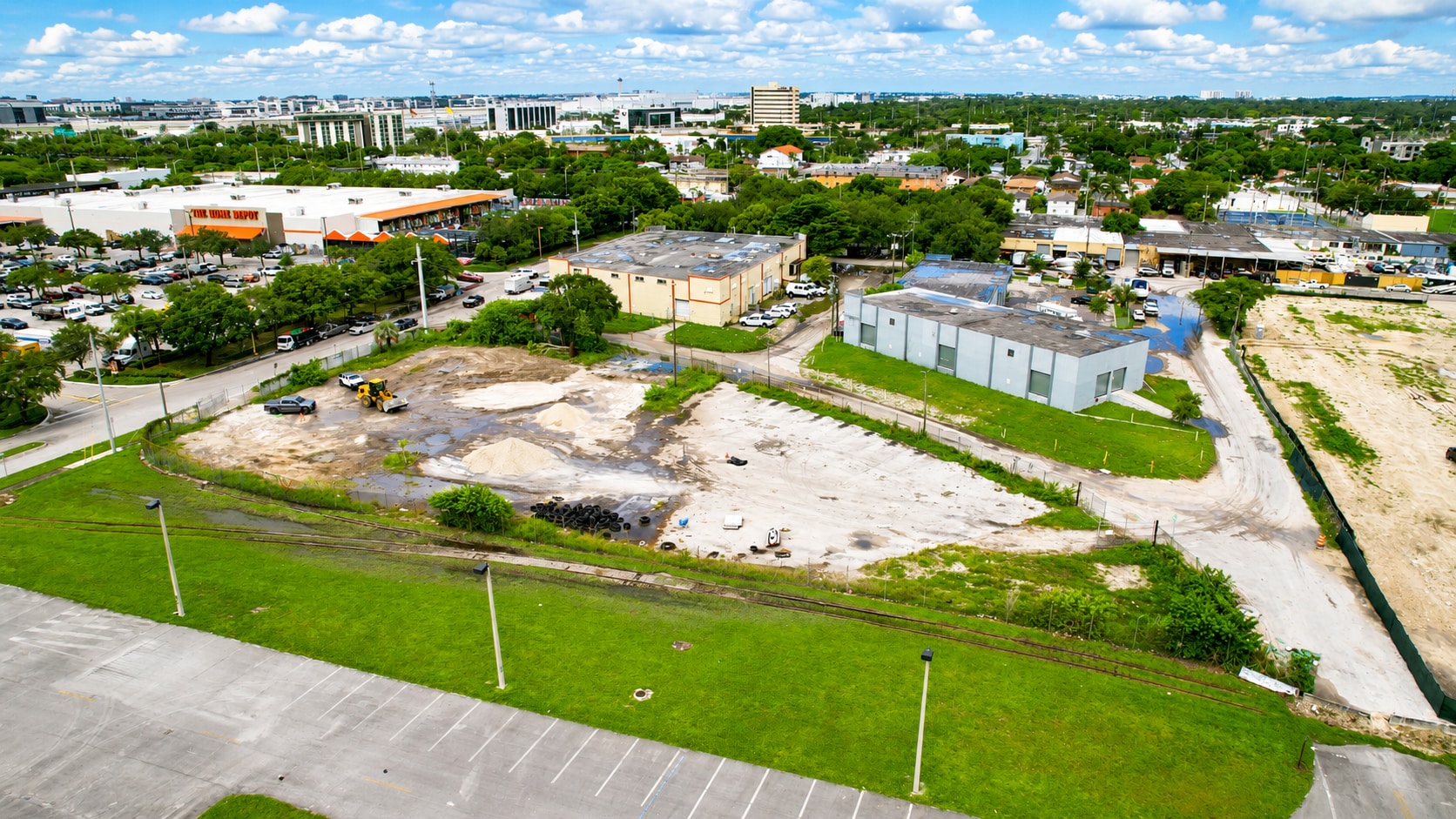 1171 SE 10th Ave, Hialeah, FL à louer Photo de l’immeuble– Image 1 sur 9