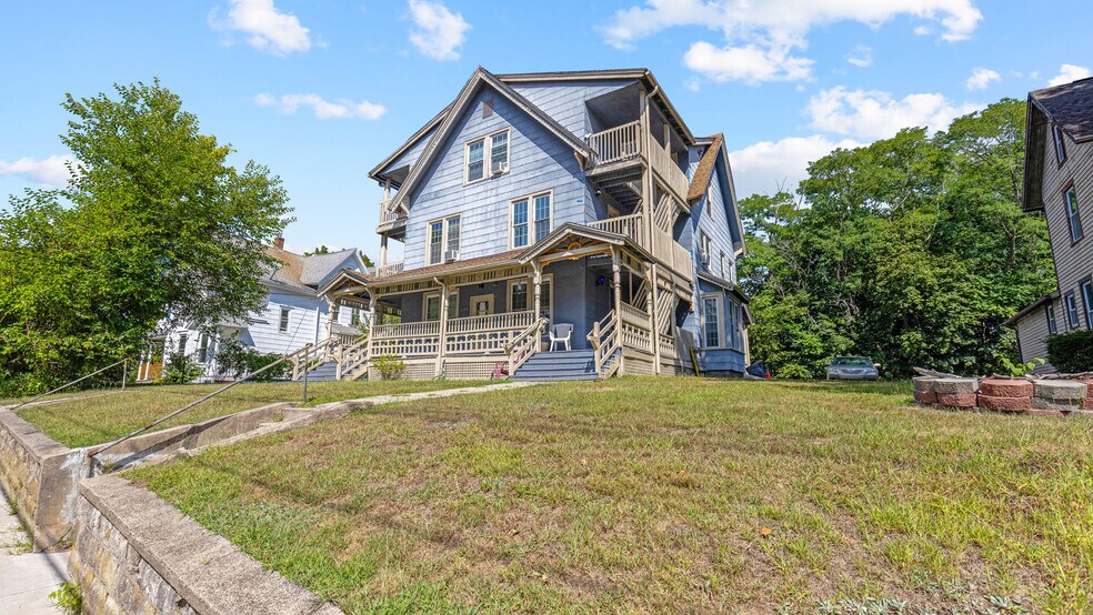 424 West St, Bristol, CT à vendre - Photo de l’immeuble – Image 2 sur 10