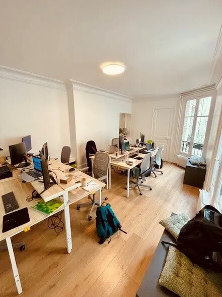 28 Rue Beaubourg, Paris à louer - Photo de l’immeuble – Image 2 sur 6