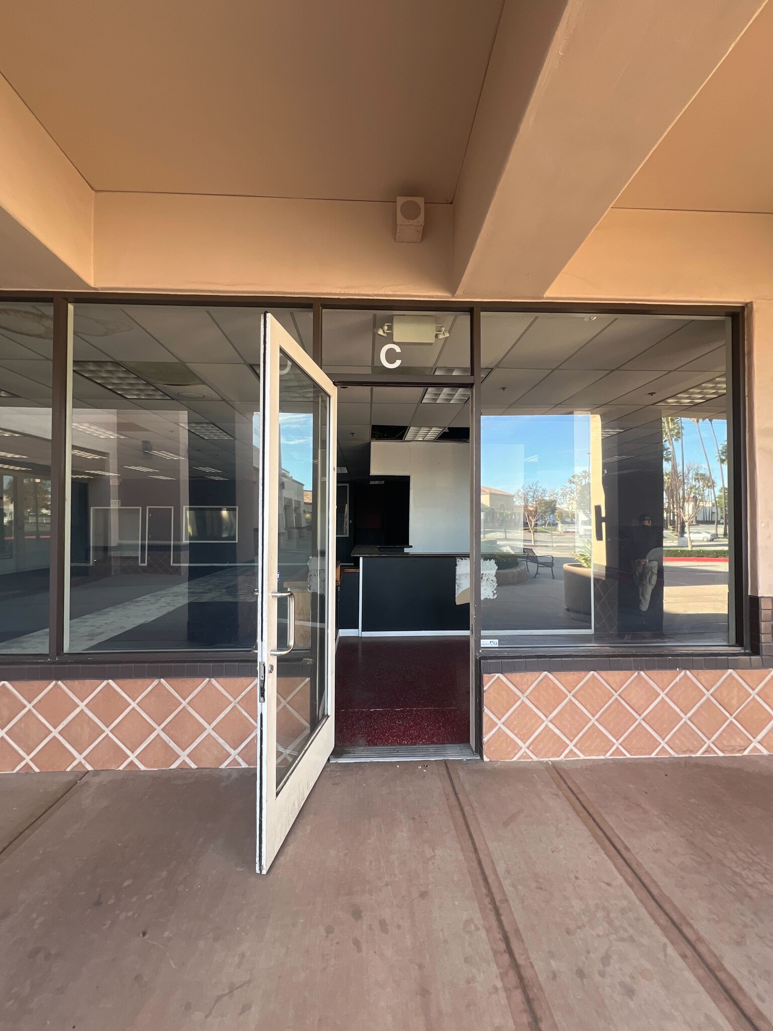 5533-5549 Philadelphia St, Chino, CA à louer Photo de l’immeuble– Image 1 sur 9