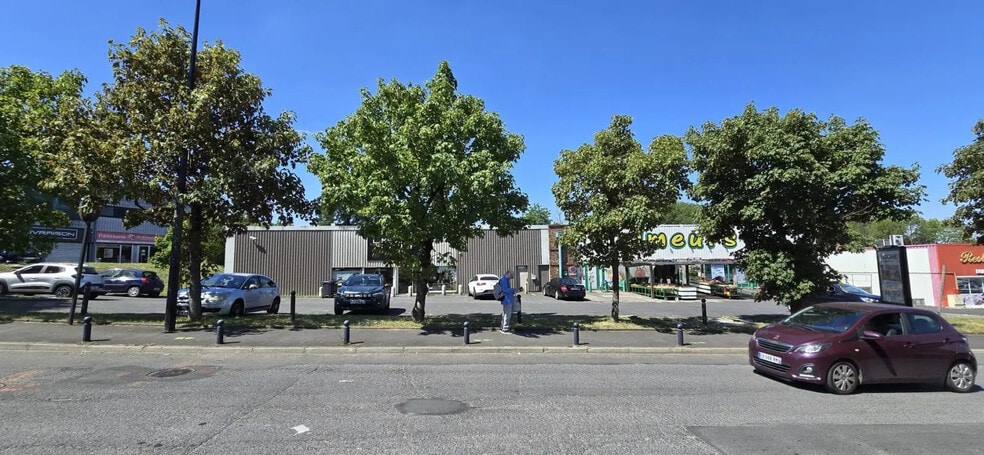 Local commercial dans Champigny-sur-Marne à louer - Photo de l’immeuble – Image 2 sur 6