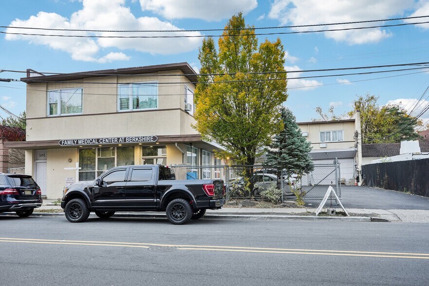 99-105 Berkshire Ave, Paterson, NJ à louer - Photo de l’immeuble – Image 2 sur 28