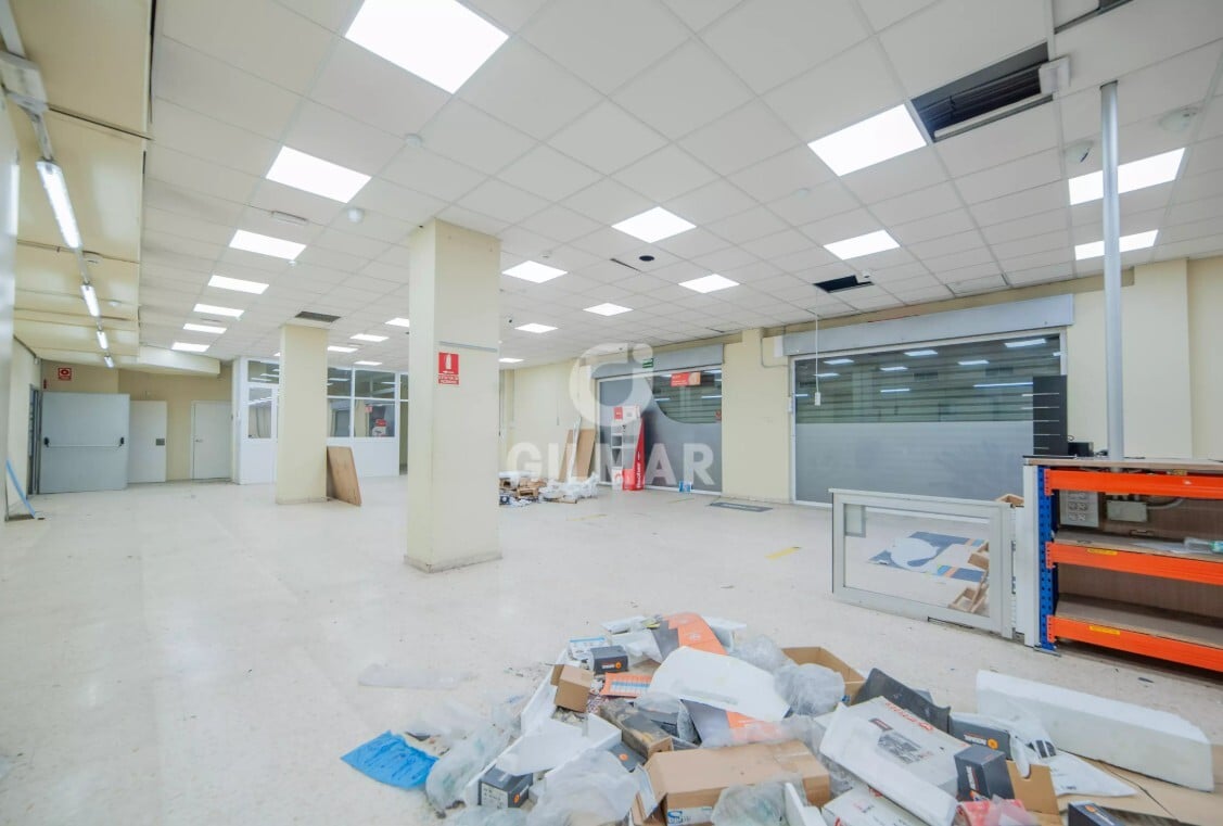 Local commercial dans Sevilla, Sevilla à louer Photo intérieure– Image 1 sur 5