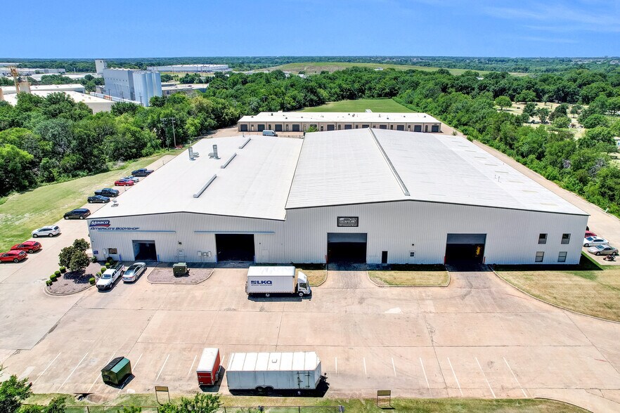 190 Industrial Blvd, McKinney, TX à vendre - Photo de l’immeuble – Image 3 sur 10