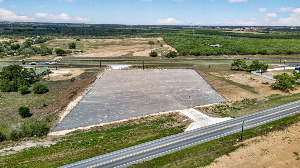 614 US 181 S hwy, Floresville, TX à vendre - Photo de l’immeuble – Image 3 sur 19