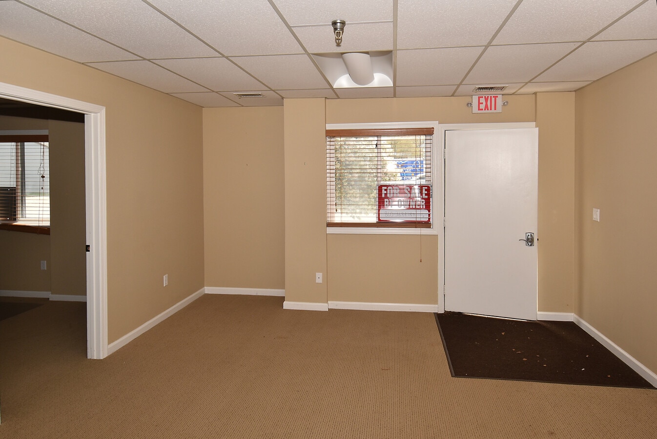 400 Chapel Rd, South Windsor, CT 06074 - Lot 2C/2D -  - Hall d’entrée - Image 1 of 17