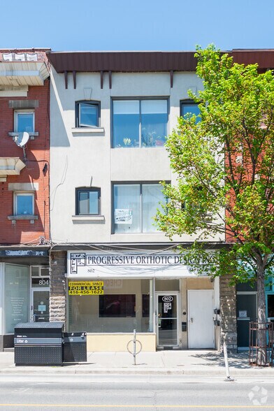 802 Bloor St W, Toronto, ON à louer - Photo de l’immeuble – Image 2 sur 5