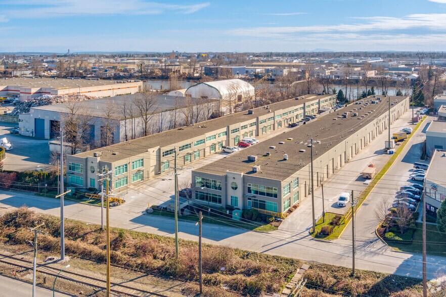 418 E Kent Ave S, Vancouver, BC à louer - Photo de l’immeuble – Image 3 sur 8