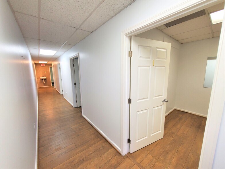 17849 Beach Blvd, Huntington Beach, CA à louer - Photo de l’immeuble – Image 2 sur 7