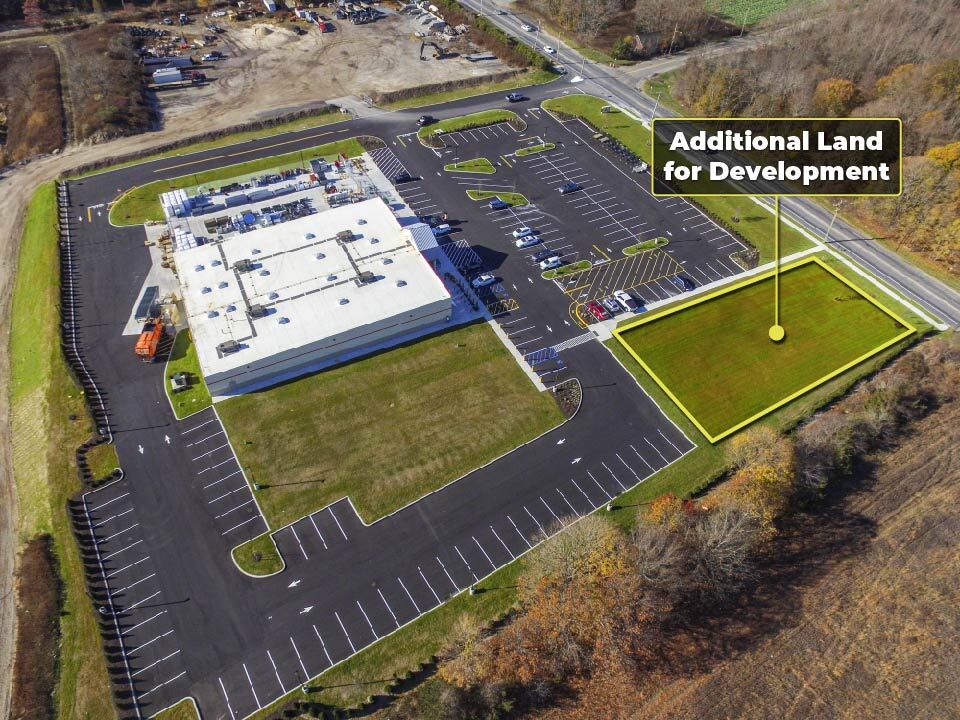 4331 Middle Country Rd, Calverton, NY à louer Photo intérieure– Image 1 sur 2