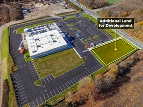 4331 Middle Country Rd, Calverton, NY à louer Photo intérieure– Image 1 sur 2