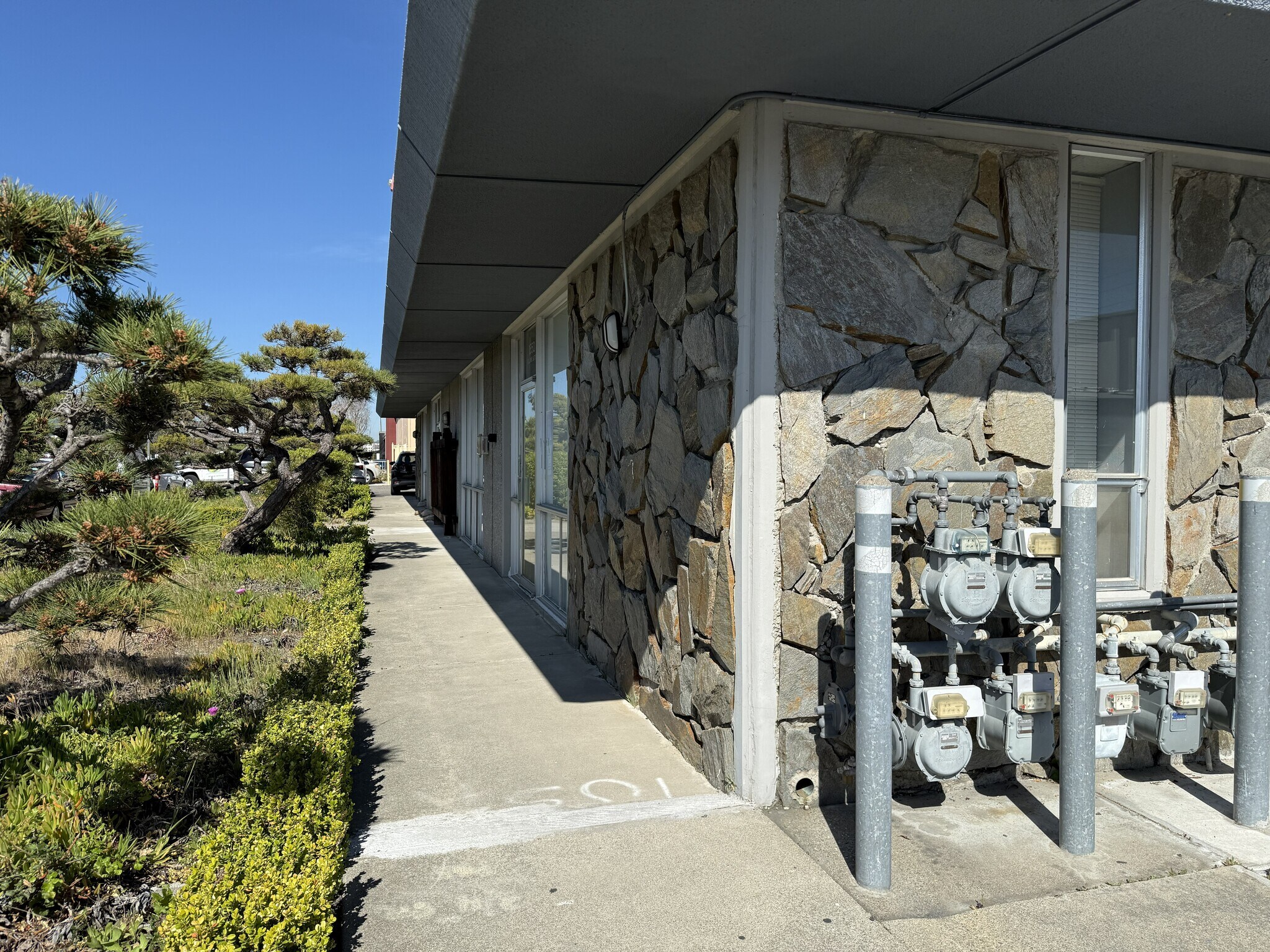 1550 Rollins Rd, Burlingame, CA à louer Photo principale– Image 1 sur 3