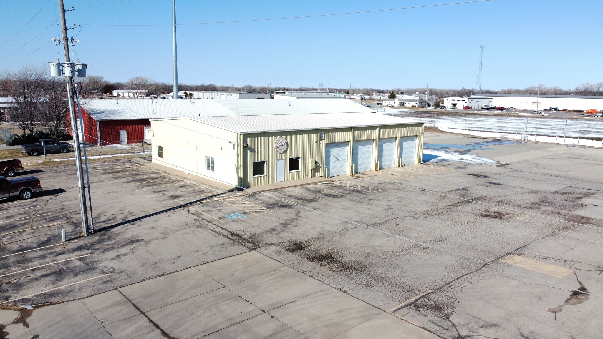 300 W Industrial St, Valley Center, KS à louer Photo de l’immeuble– Image 1 sur 6