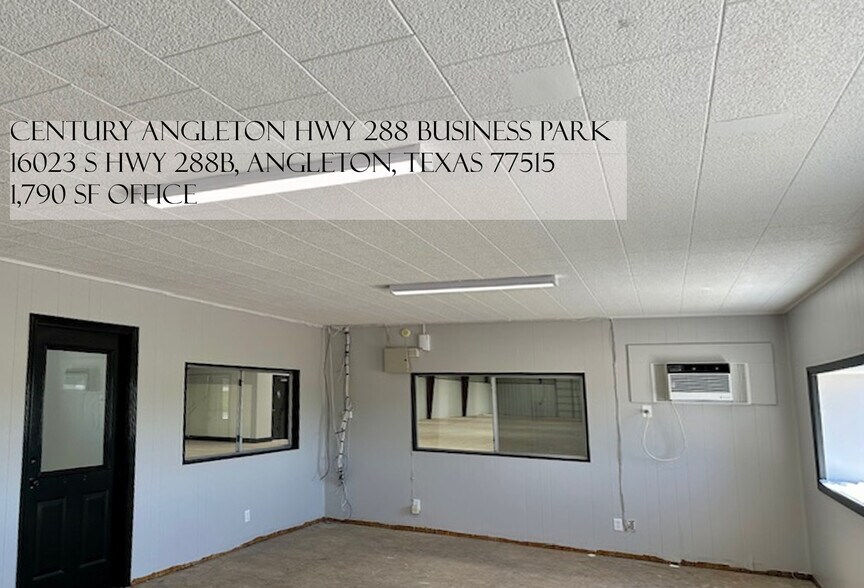 16023 South Hwy, Angleton, TX à louer - Photo intérieure – Image 2 sur 8
