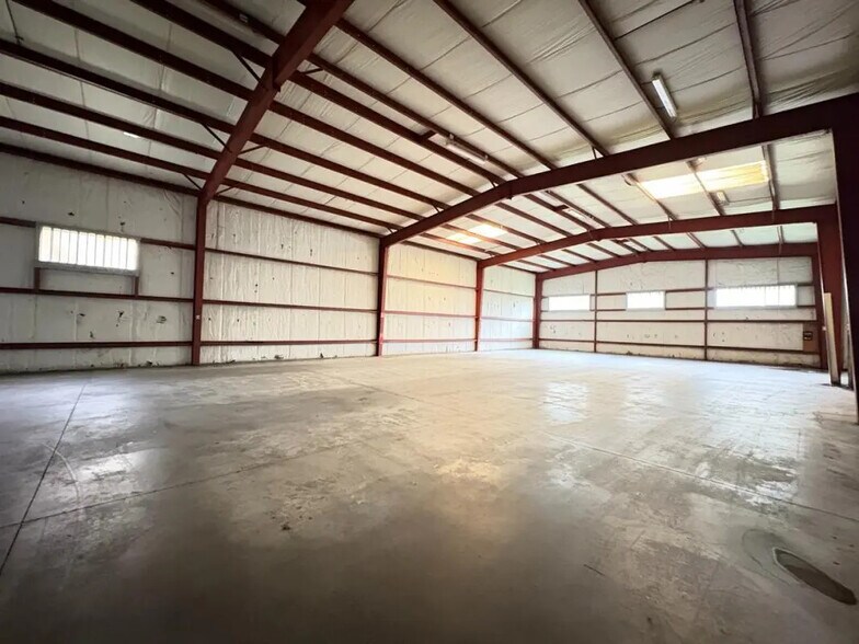 Local d'activités dans Riorges à vendre - Photo intérieure – Image 2 sur 7