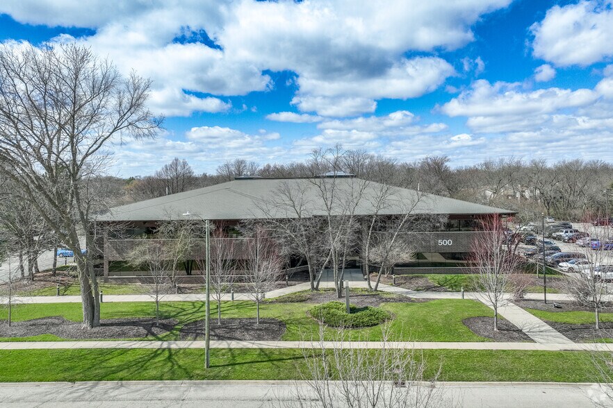 500 Coventry Ln, Crystal Lake, IL à louer - Photo de l’immeuble – Image 3 sur 5