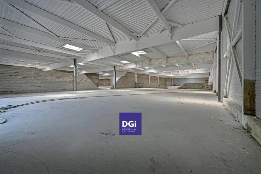 Local commercial dans Nîmes à louer - Photo de l’immeuble – Image 1 sur 4
