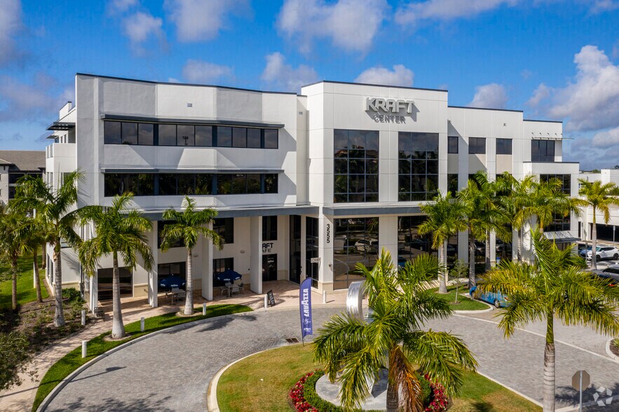 3555 Kraft Rd, Naples, FL à louer - Photo de l’immeuble – Image 3 sur 20