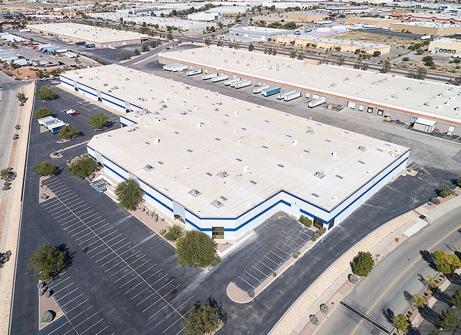 12135 Esther Lama Dr, El Paso, TX à louer Photo principale– Image 1 sur 13