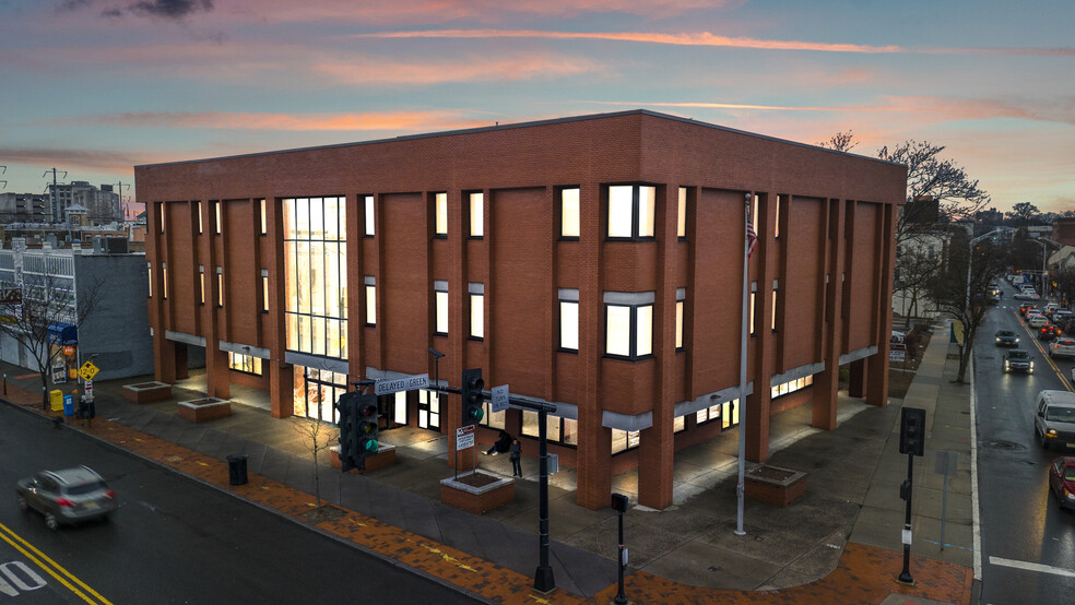 288 N Broad St, Elizabeth, NJ à louer - Photo de l’immeuble – Image 1 sur 21