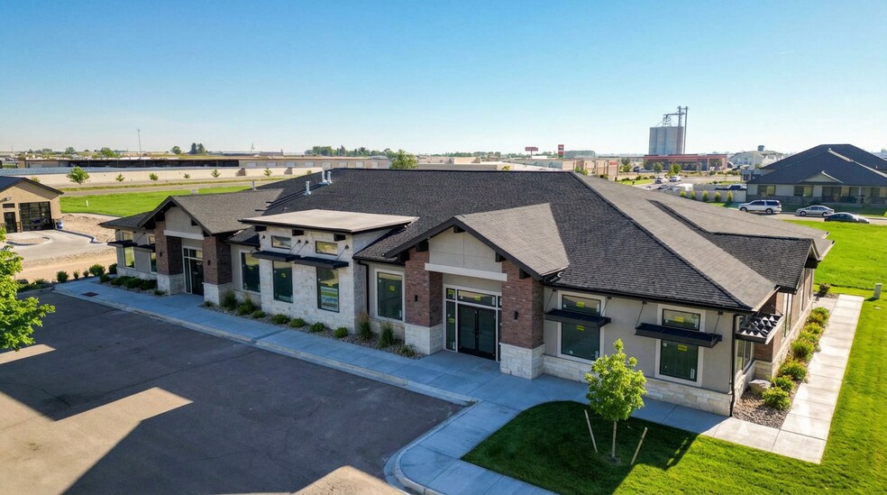 271 S Elm Ave, Eaton, CO à louer - Photo de l’immeuble – Image 3 sur 3