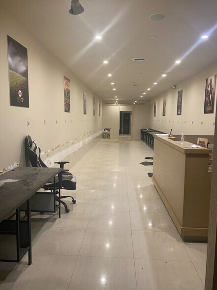 136-87-136-93 37th Ave, Flushing, NY à louer - Photo intérieure – Image 3 sur 5